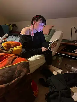 Tightassslut18 online show from February 2025 09:58:02 PM