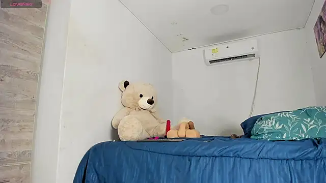 flor herrera01 online show from November 2025 07:46:02 PM