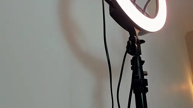 CHANELL 11INCHES online show from February 2025 11:04:01 PM