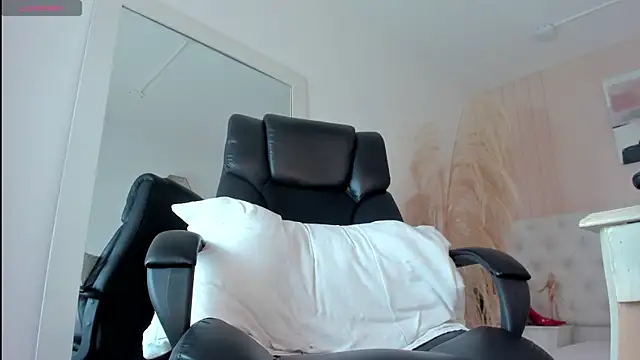 CHANELL 11INCHES online show from March 2025 08:29:02 PM