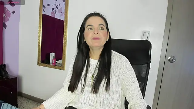 laura hotties online show from February 2026 01:27:02 PM