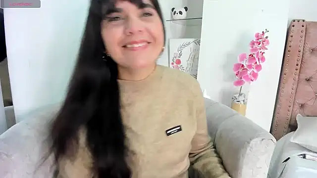 Snapshot of laura_hotties chatting on July 2026 01:39:02 PM laura hotties online show from July 2026 01:39:02 PM