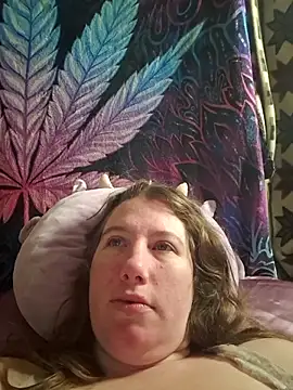 Seductivefoxyxh online show from November 2025 08:17:01 AM