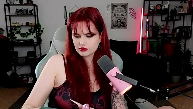 Snapshot of Della_Ideal chatting on June 2026 05:57:02 PM Della Ideal online show from June 2026 05:57:02 PM