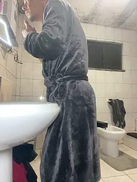 rogerdik76 online show from April 2026 09:39:01 PM