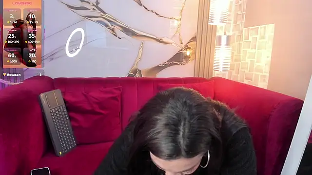 Snapshot of Bella_williamss_ chatting on November 2025 07:48:02 PM Bella williamss online show from November 2025 07:48:02 PM