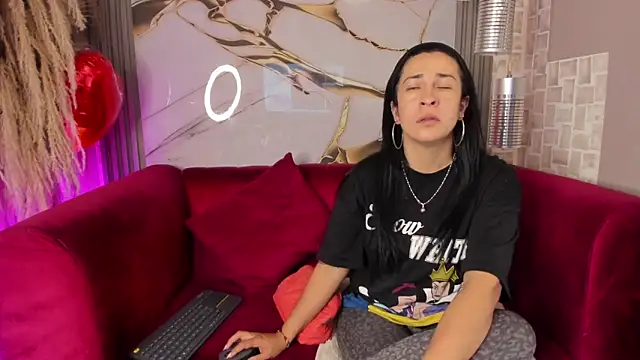 Snapshot of Bella_williamss_ chatting on November 2025 07:51:02 PM Bella williamss online show from November 2025 07:51:02 PM