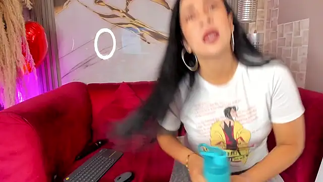 Snapshot of Bella_williamss_ chatting on November 2025 07:46:02 PM Bella williamss online show from November 2025 07:46:02 PM