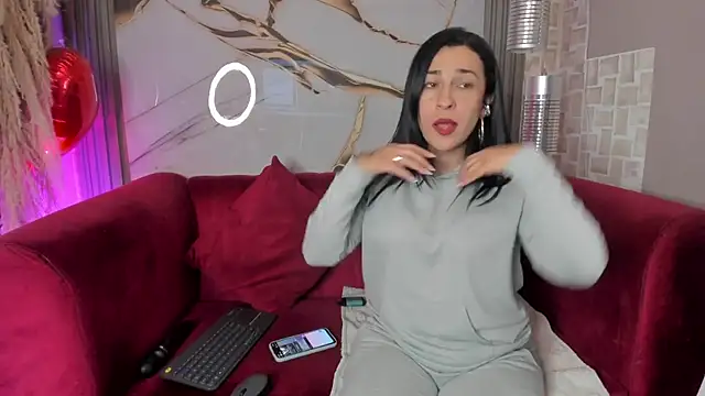 Snapshot of Bella_williamss_ chatting on November 2025 08:33:02 PM Bella williamss online show from November 2025 08:33:02 PM