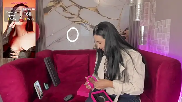 Snapshot of Bella_williamss_ chatting on November 2025 08:12:01 PM Bella williamss online show from November 2025 08:12:01 PM