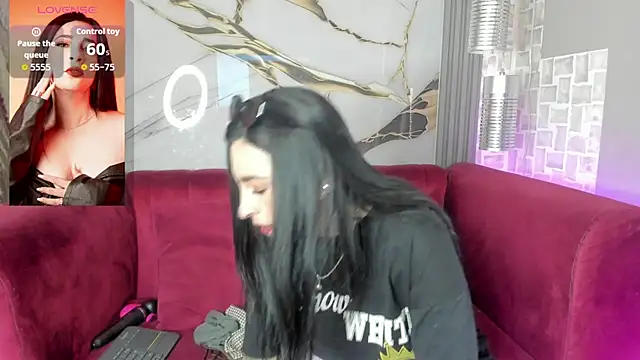 Snapshot of Bella_williamss_ chatting on December 2025 07:44:01 PM Bella williamss online show from December 2025 07:44:01 PM