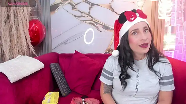 Snapshot of Bella_williamss_ chatting on December 2025 07:42:02 PM Bella williamss online show from December 2025 07:42:02 PM