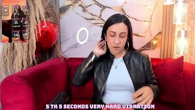 Snapshot of Bella_williamss_ chatting on December 2025 07:43:02 PM Bella williamss online show from December 2025 07:43:02 PM