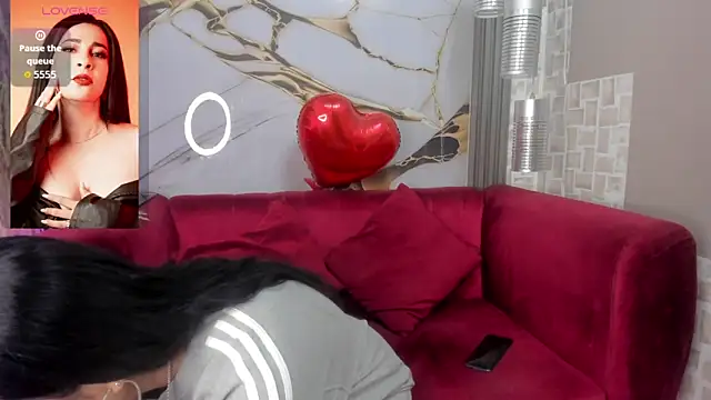 Snapshot of Bella_williamss_ chatting on February 2026 07:32:02 PM Bella williamss online show from February 2026 07:32:02 PM