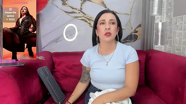 Snapshot of Bella_williamss_ chatting on February 2026 07:53:02 PM Bella williamss online show from February 2026 07:53:02 PM