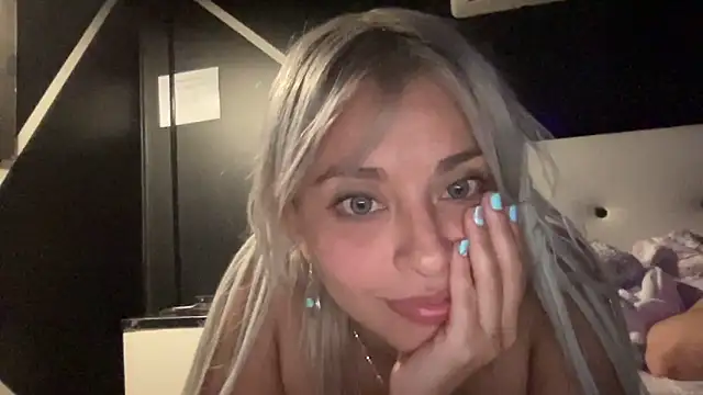 Snapshot of WhiteSnow09 chatting on February 2025 01:05:01 AM WhiteSnow09 online show from February 2025 01:05:01 AM