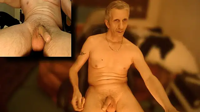 Snapshot of maxdaddy690 chatting on February 2025 08:31:01 PM maxdaddy690 online show from February 2025 08:31:01 PM