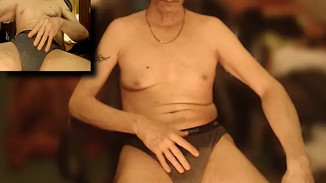 Snapshot of maxdaddy690 chatting on March 2025 01:48:01 AM maxdaddy690 online show from March 2025 01:48:01 AM