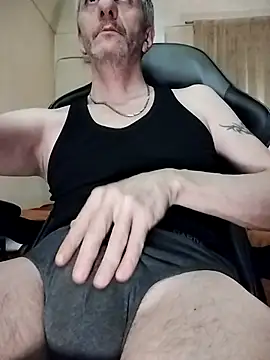 Snapshot of maxdaddy690 chatting on March 2025 12:04:02 AM maxdaddy690 online show from March 2025 12:04:02 AM