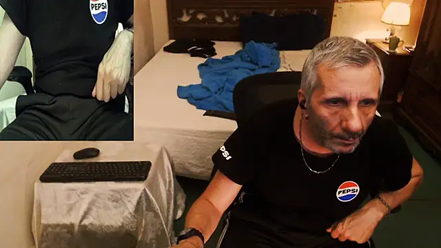 Snapshot of maxdaddy690 chatting on September 2025 08:54:01 PM maxdaddy690 online show from September 2025 08:54:01 PM