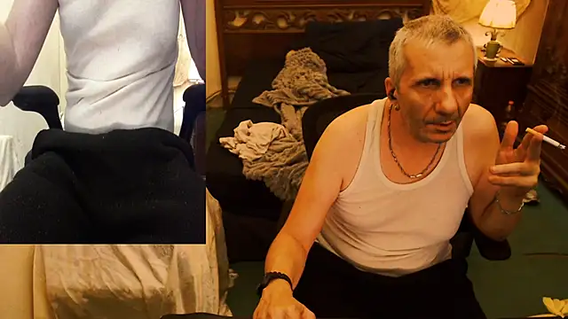 Snapshot of maxdaddy690 chatting on October 2025 10:18:02 PM maxdaddy690 online show from October 2025 10:18:02 PM