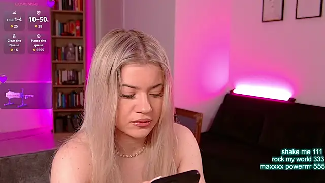 CutiePie69   online show from June 2026 07:17:01 PM