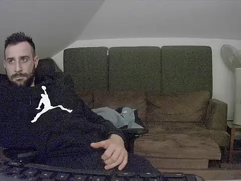 gryzoon online show from February 2026 01:02:02 AM