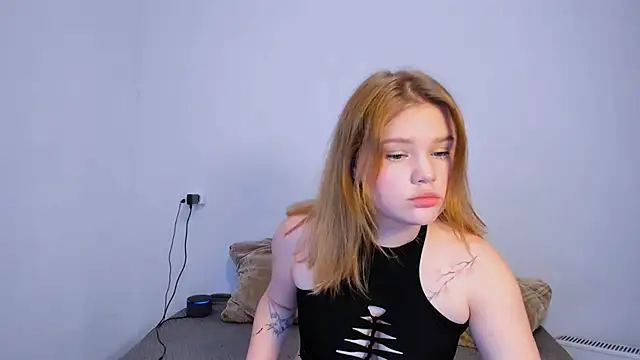 LaseyMoon online show from November 2025 06:05:01 AM