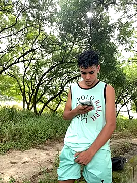 Snapshot of twinks_28 chatting on November 2025 01:43:01 PM twinks 28 online show from November 2025 01:43:01 PM