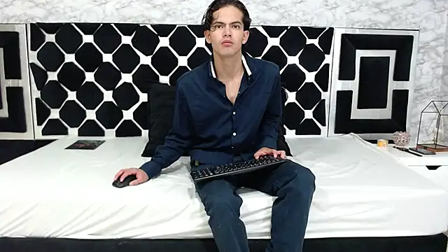 Maximoherrera 16 online show from February 2025 03:47:02 AM