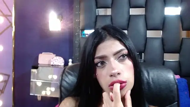 EMYCLARK01 online show from March 2026 03:21:01 AM