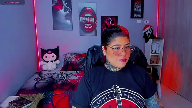 Snapshot of Veronika_metal chatting on November 2025 06:40:01 PM Veronika metal online show from November 2025 06:40:01 PM