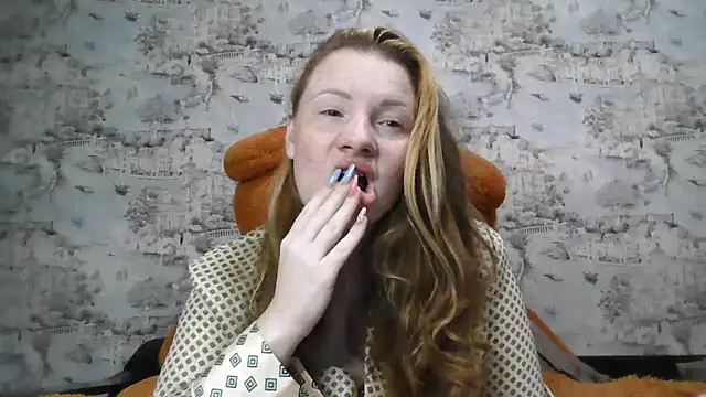 Eveline May online show from October 2025 04:20:02 PM