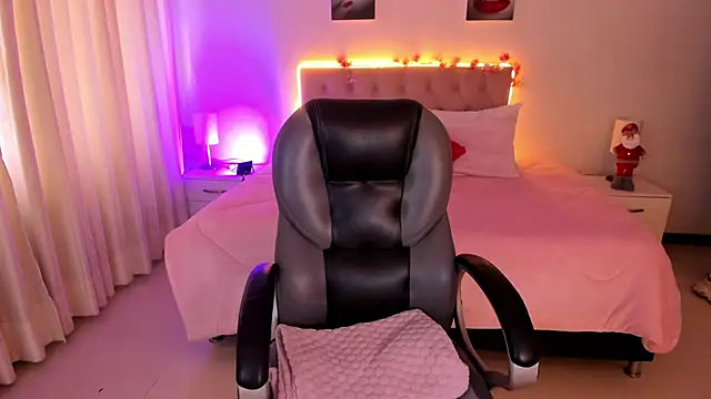 Snapshot of Emily_Warren_ chatting on November 2025 07:46:02 PM Emily Warren online show from November 2025 07:46:02 PM