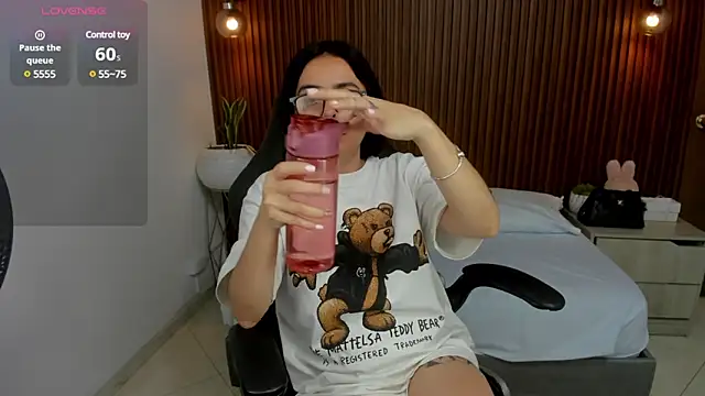 zakia23  online show from March 2025 11:16:02 PM