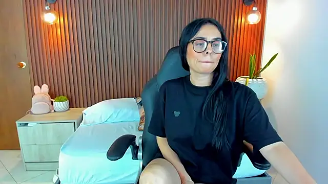 zakia23  online show from March 2025 01:12:01 PM