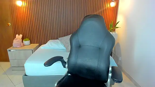 zakia23  online show from March 2025 03:36:02 PM