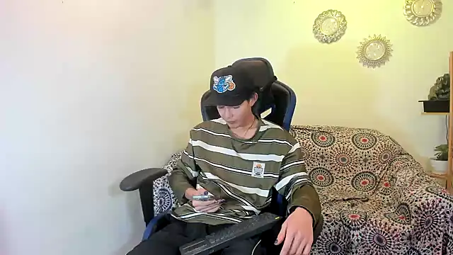 Snapshot of Maxxi_hot23 chatting on September 2025 07:58:01 PM Maxxi hot23 online show from September 2025 07:58:01 PM