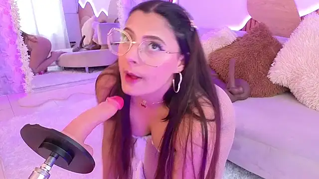 Snapshot of madisonjones- chatting on November 2025 07:16:02 PM madisonjones- online show from November 2025 07:16:02 PM