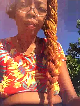 Ladyzee25 online show from October 2025 12:17:02 PM