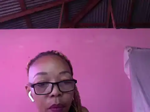 Snapshot of Ladyzee25 chatting on May 2026 02:00:02 PM Ladyzee25 online show from May 2026 02:00:02 PM