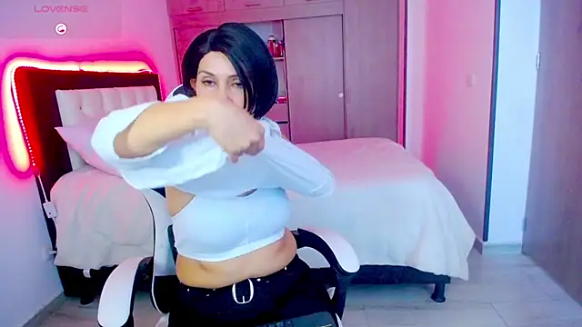 CarolinneFiotti online show from November 2025 03:59:01 PM