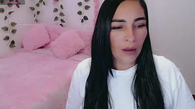 Snapshot of luna_lgomez_ chatting on March 2025 10:34:02 AM luna lgomez online show from March 2025 10:34:02 AM