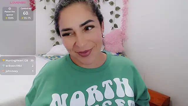 Snapshot of luna_lgomez_ chatting on March 2025 02:15:02 PM luna lgomez online show from March 2025 02:15:02 PM