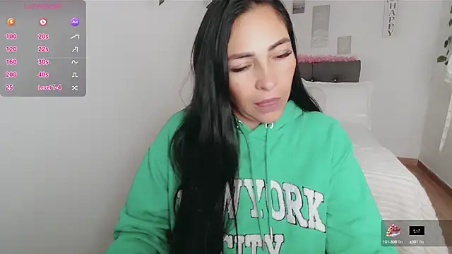 Snapshot of luna_lgomez_ chatting on September 2025 03:36:01 PM luna lgomez online show from September 2025 03:36:01 PM