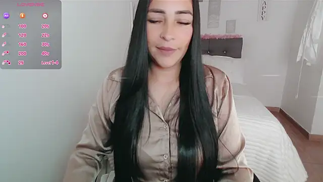 Snapshot of luna_lgomez_ chatting on October 2025 01:39:02 PM luna lgomez online show from October 2025 01:39:02 PM