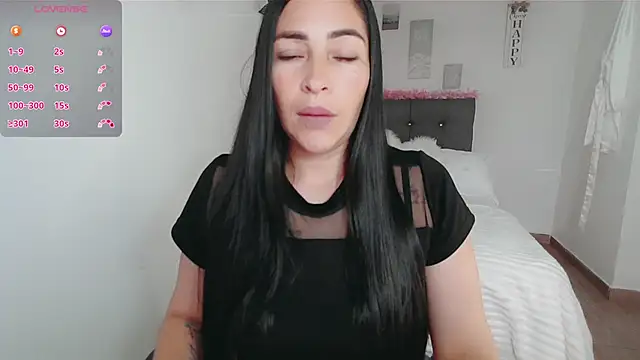 Snapshot of luna_lgomez_ chatting on October 2025 12:02:01 PM luna lgomez online show from October 2025 12:02:01 PM