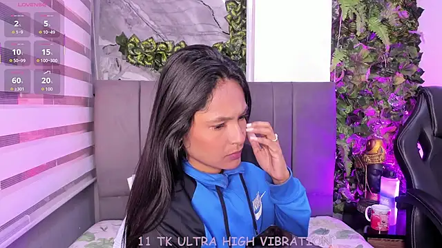 Fernanda liie  online show from November 2025 01:02:02 PM