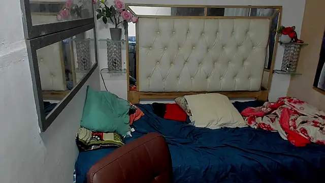 heiker  online show from December 2025 02:49:01 AM