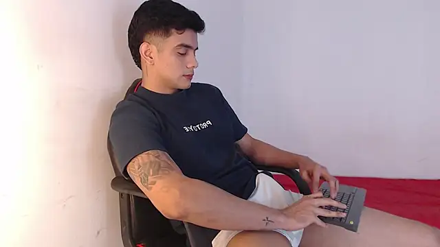 Snapshot of adam_levis17 chatting on October 2025 04:59:01 AM adam levis17 online show from October 2025 04:59:01 AM